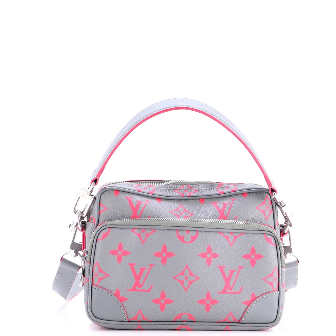 Louis Vuitton Nil NM Messenger Bag Monogram Glow Canvas: Stand the Messenger on a flat surface and the design logic shows itself - the messenger silhouette built around the contemporary cross-body carry. It is finished in Monogram canvas - the printed cotto
