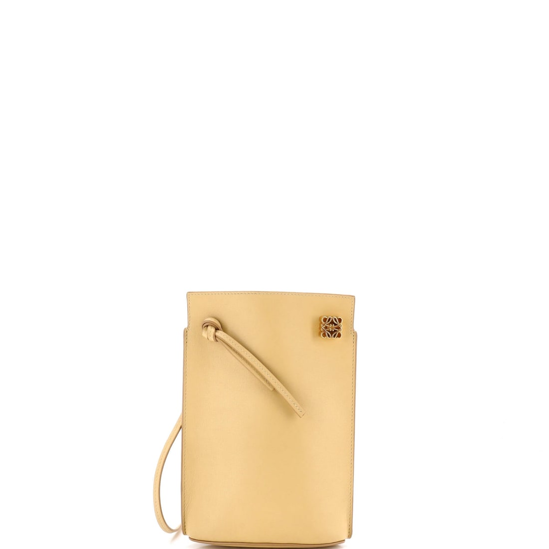 Loewe Dice Pocket Crossbody Bag Leather: Loewe's Dice Pocket Crossbody Bag sits squarely in the maison's most-quoted handbag language, with a profile that has earned its place in serious wardrobes. The build sits in Leather, finished to the 