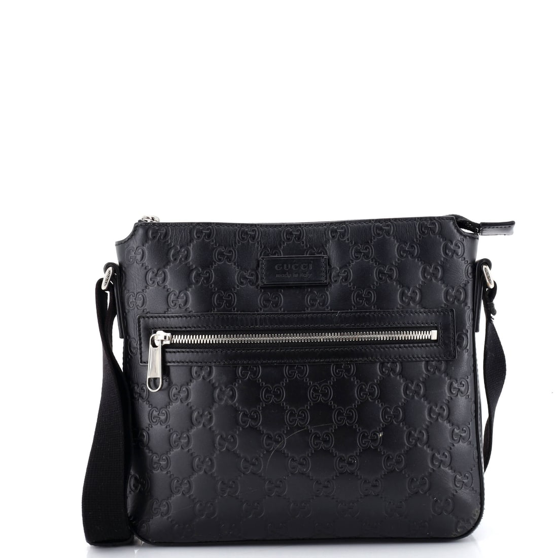 Gucci Signature Zip Messenger Bag Guccissima Leather Small: Gucci's Signature Zip Messenger Bag sits squarely in the maison's most-quoted handbag language, with a profile that has earned its place in serious wardrobes. Surface and finish come from Guccissima, 
