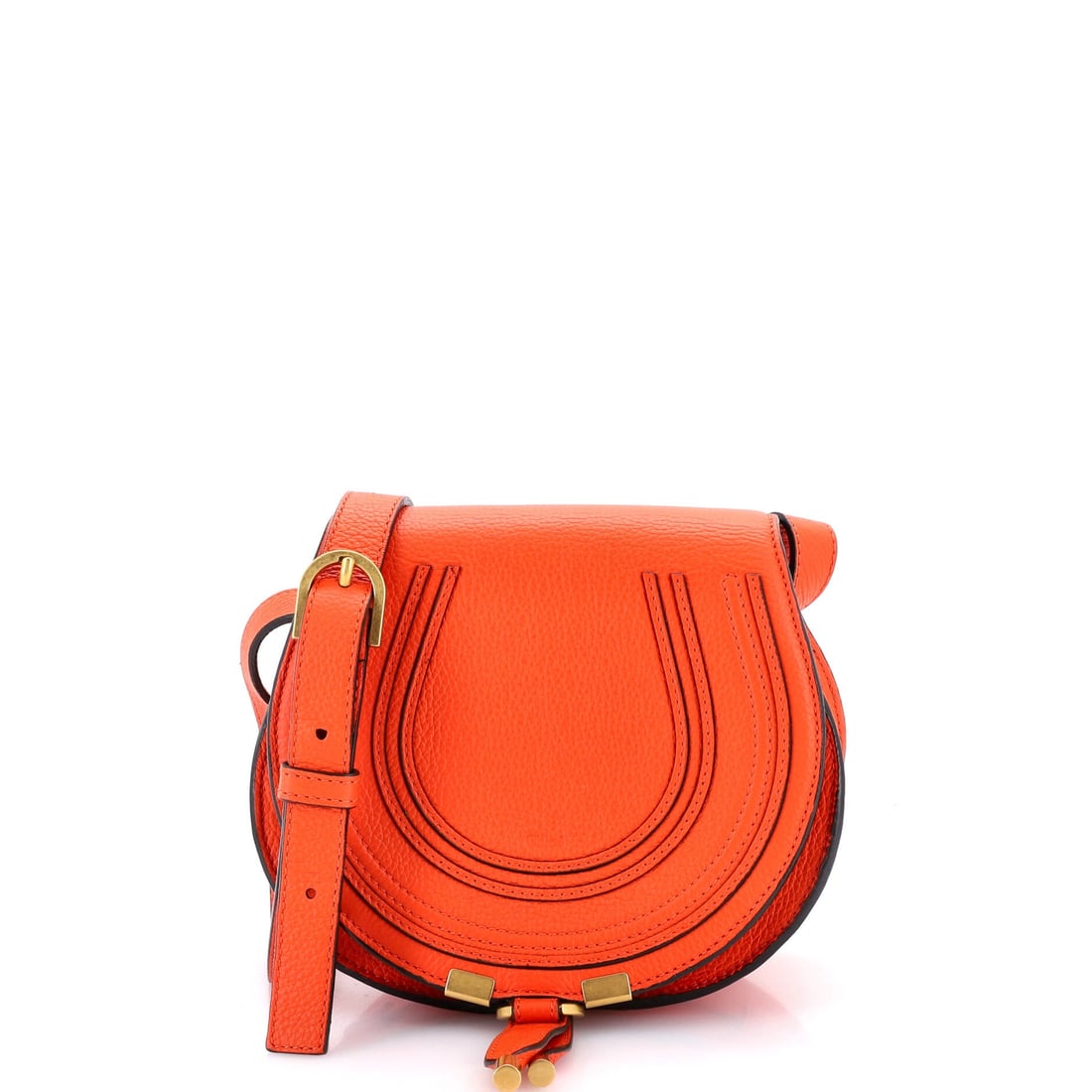 Chloe Marcie Crossbody Bag Leather Small: Chloe's Marcie Crossbody Bag sits squarely in the maison's most-quoted handbag language, with a profile that has earned its place in serious wardrobes. The make is in Leather, a choice that gives the 