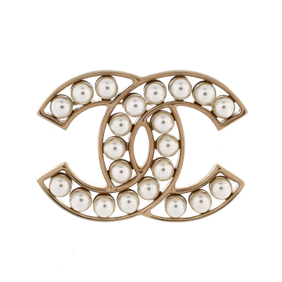 Chanel CC Brooch Metal with Faux Pearls: Lapel-tuned, the Chanel CC Brooch holds its silhouette with composed restraint. Worked in Metal with Faux Pearls. Its scale reads deliberately compact, which is exactly what makes it pair so easily wi
