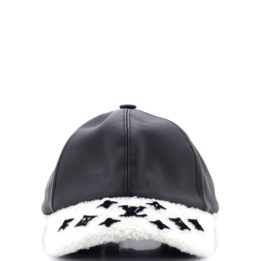 Louis Vuitton Baseball Cap Monogram Shearling with Leather: Set in black-tone metal, the Louis Vuitton Baseball Cap carries house code from comb to teeth. Worked in Monogram Shearling with Leather. Its scale reads deliberately compact, which is exactly what ma