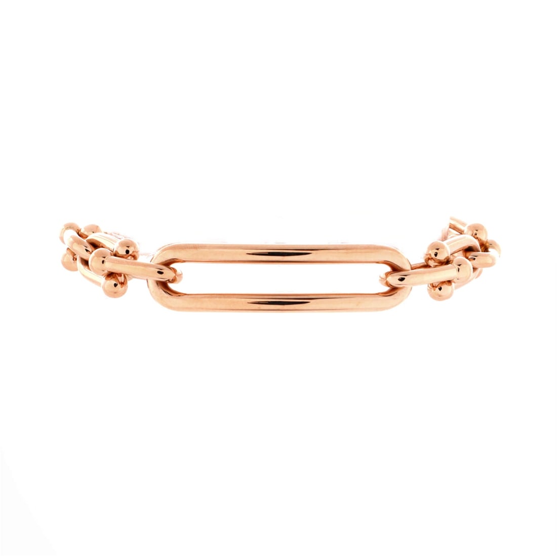 Tiffany & Co. Hardwear Elongated Link Bracelet 18K Rose Gold: Stack-ready, the Tiffany & Co. Hardwear Elongated Link Bracelet balances visual weight against an easy, everyday fit. Worked in 18K Rose Gold. The articulation traces the wrist closely, so it lays fla