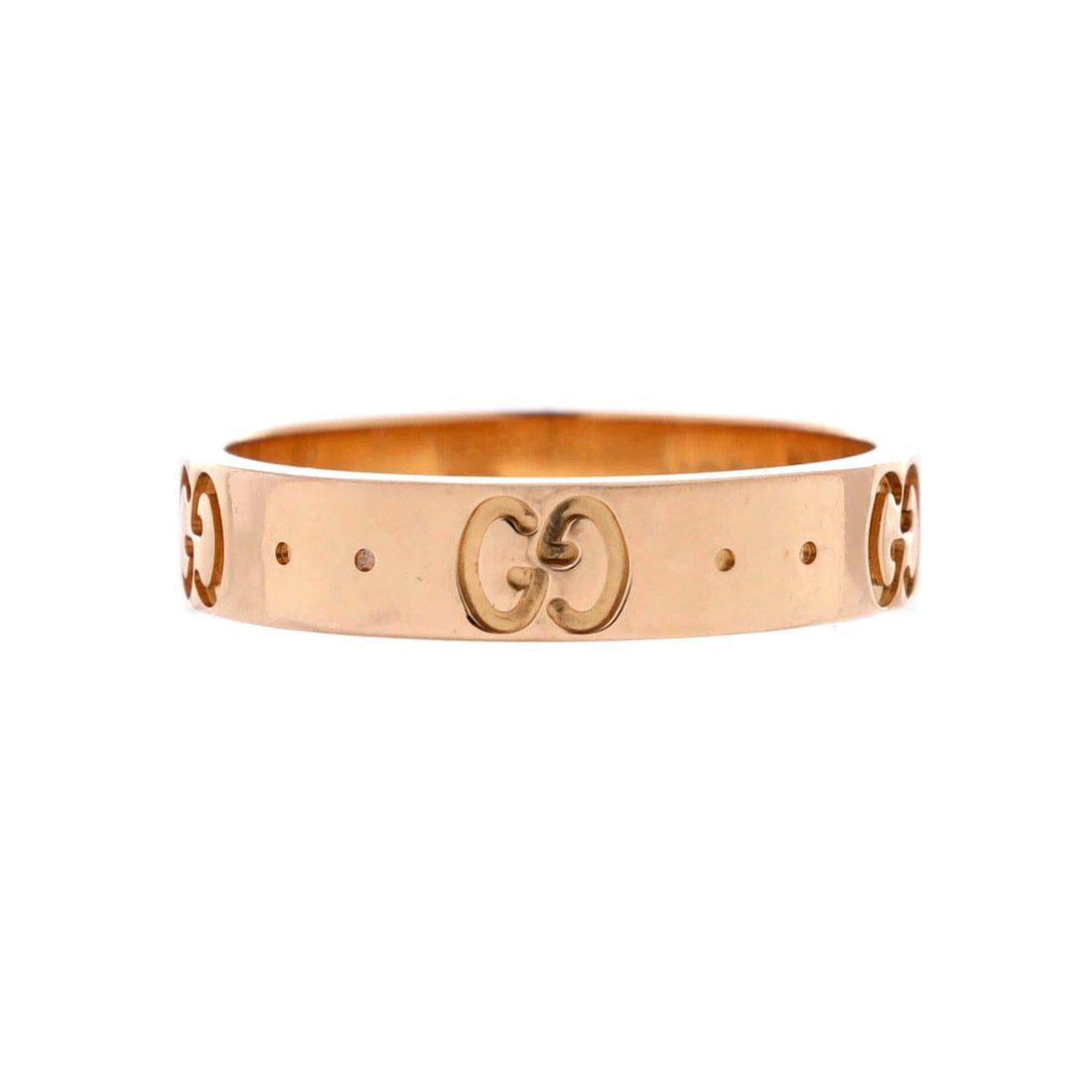 Gucci Icon Band Ring 18K Rose Gold 4mm: Crisply finished, the Gucci Icon Band Ring keeps its band proportion exactly where the hand wants it. Worked in 18K Rose Gold. Mass-wise it lands in the comfortable mid-weight band that wears every da