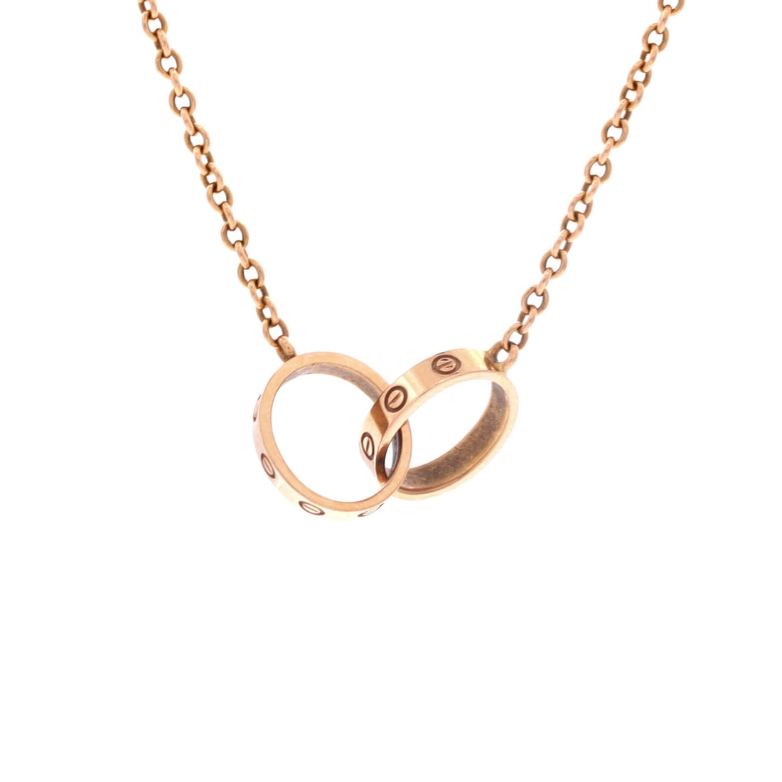 Cartier Love Interlocking Necklace 18K Rose Gold: Linked with care, the Cartier Love Interlocking Necklace positions its centerpiece exactly where the eye lands first. Worked in 18K Rose Gold. The chain length reads as classic mid-collar, where a pie