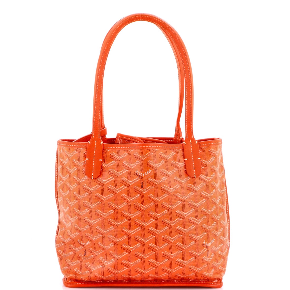 Gucci GG Marmont Flap Bag Matelasse Leather Small: Sling the Gucci GG Marmont Flap Bag and it falls into the right spot at the hip, the strap sized to the wearer's natural reach. A luminous red palette carries the read, rendered in matelasse, the quil