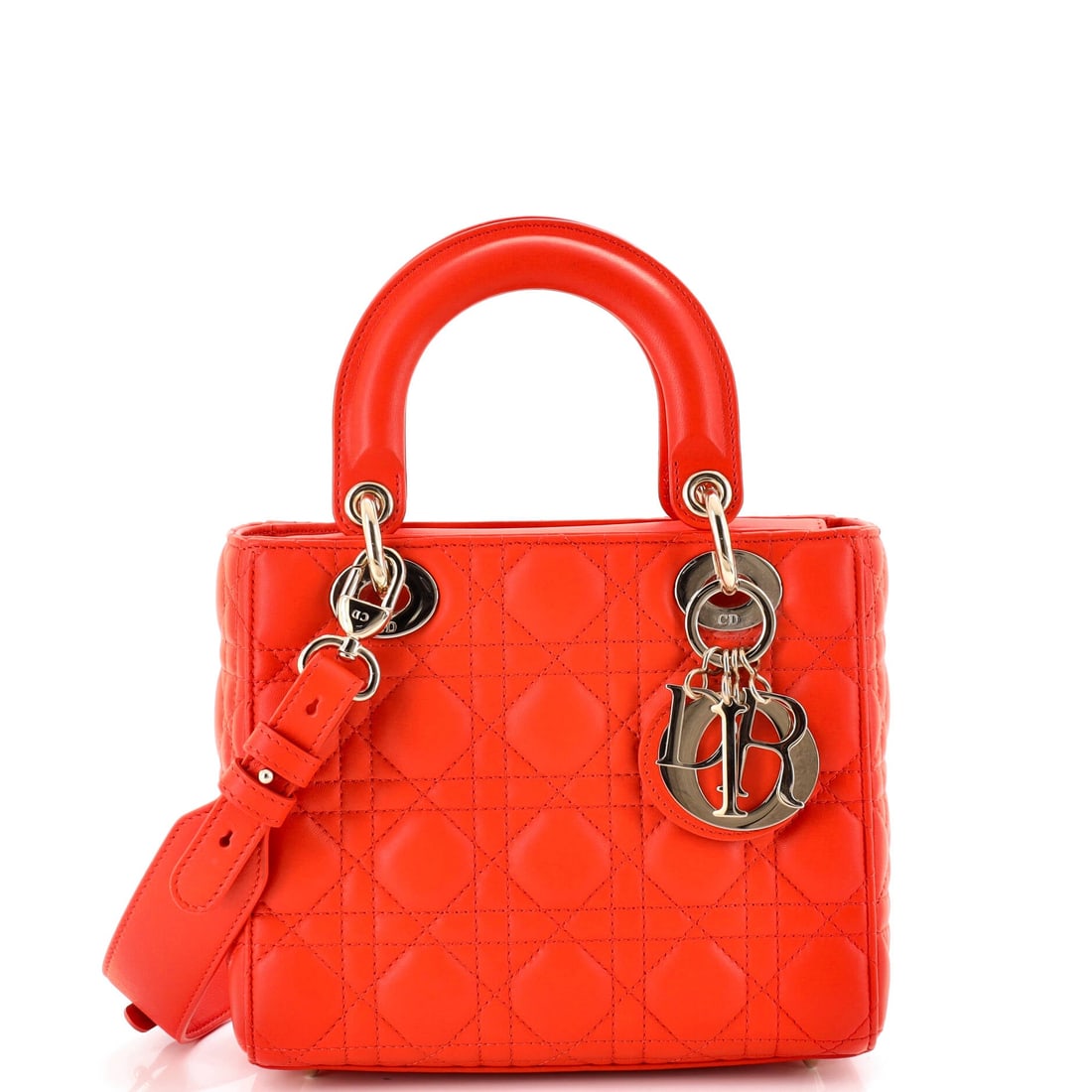 Gucci Dionysus East-West Flap Bag Leather Small: This iteration of the Gucci Dionysus East-West Flap Bag carries the design vocabulary the house has built over multiple seasons of the line. In green, the silhouette reads modern without effort, sized