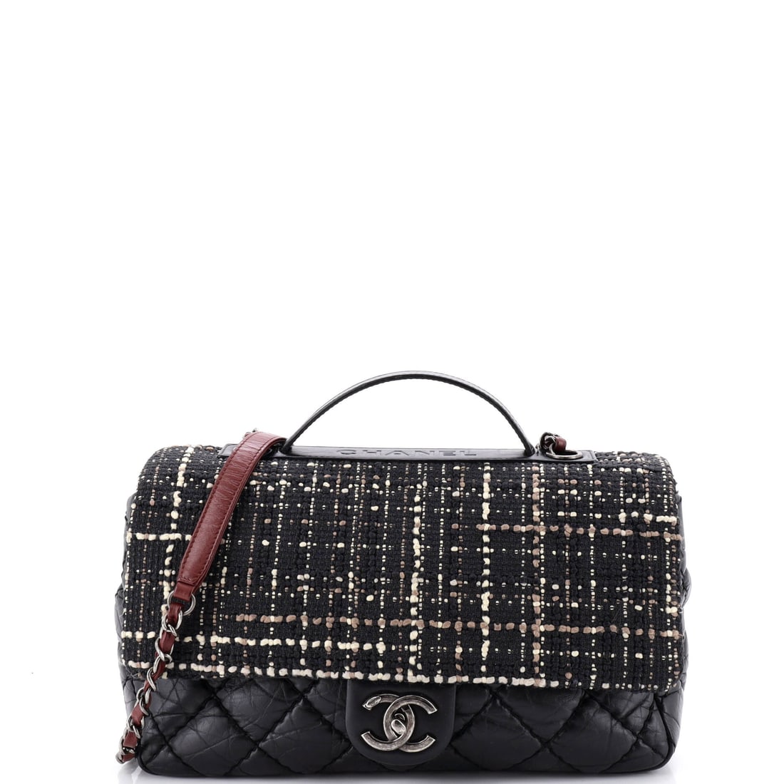 Givenchy Voyou Shoulder Flap Bag Leather: Inside the Voyou Shoulder Flap Bag, Givenchy organizes for daily rhythm, the partitioning thought through in the way only a house with archive depth can manage. A clean, editorial brown, yellow pulls 