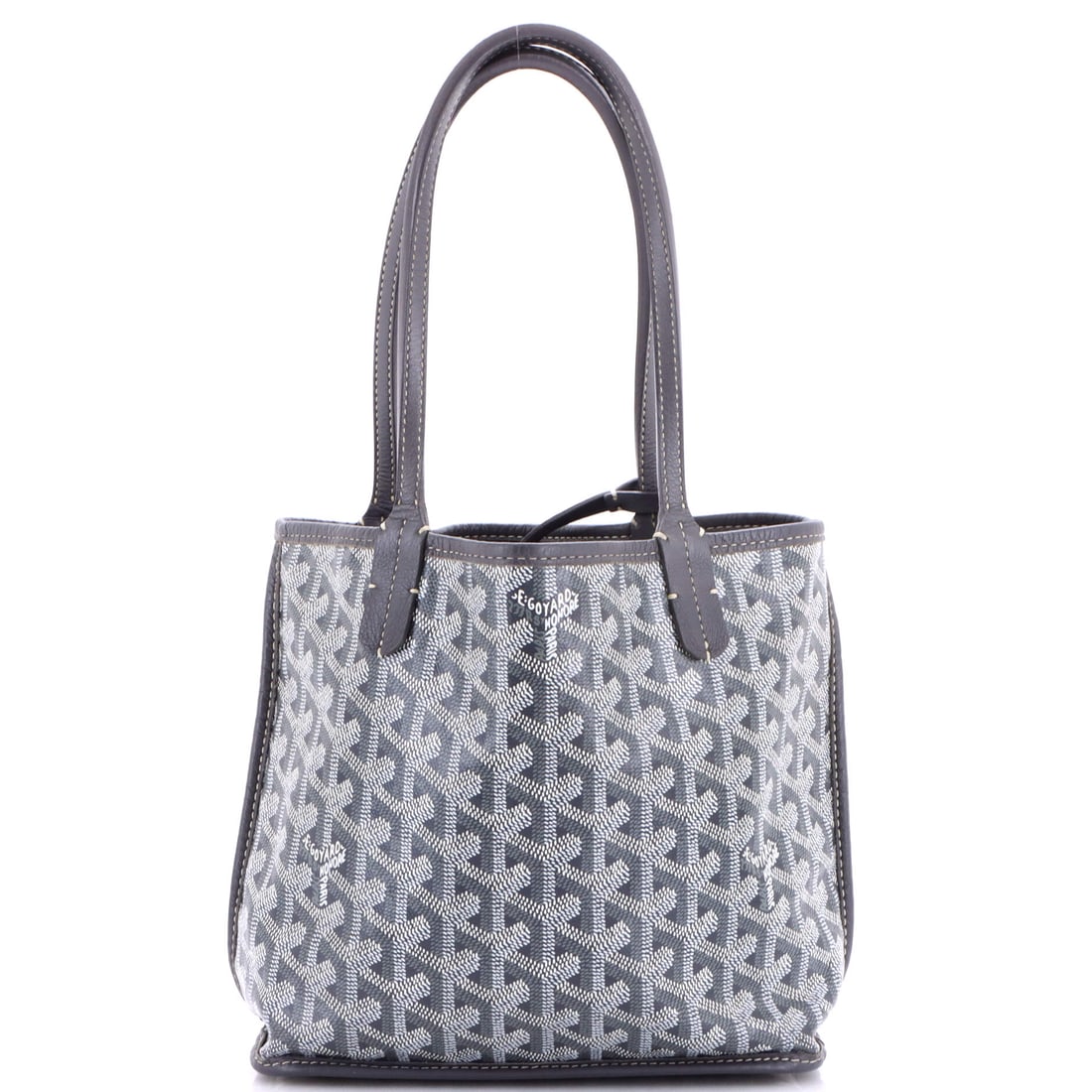 Gucci Interlocking G Heart Shoulder Bag Diagonal Quilted Leather Mini: Drawn in diagonal quilted leather, this Gucci Interlocking G Heart Shoulder Bag carries the surface character that only develops with the right atelier behind it. The red treatment carries its own pre