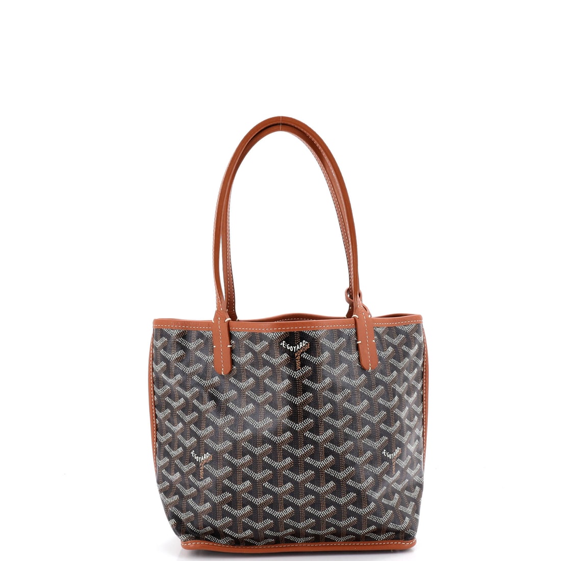 Louis Vuitton Very Zipped Tote Monogram Leather: The Louis Vuitton Very Zipped Tote interior is structured for life rather than display, the compartments doing more work than they announce. The red treatment carries its own presence, the kind of pal