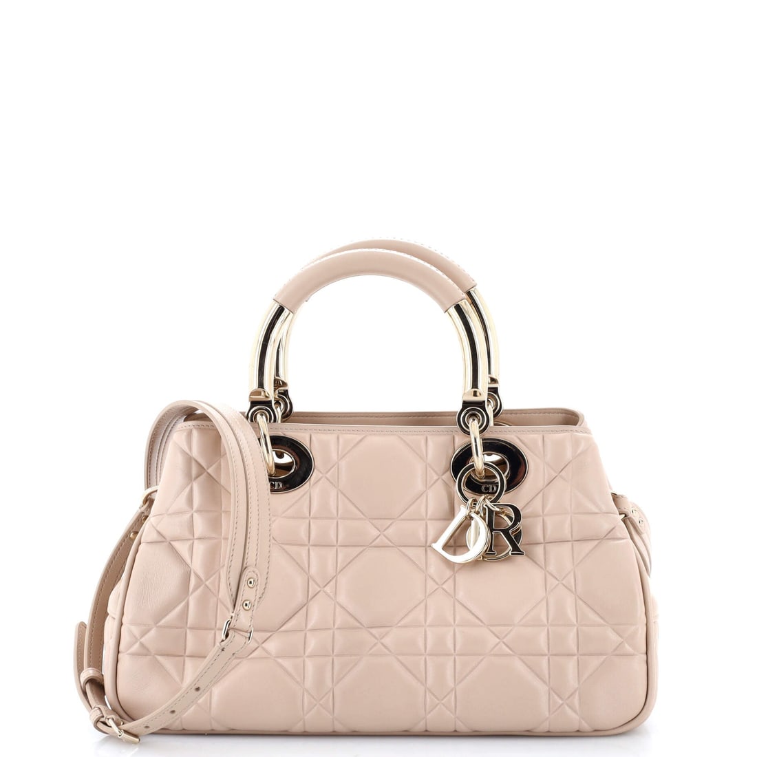 Gucci Soho Convertible Hobo Leather Large: Gucci's Soho Convertible Hobo earns its first impression from the leather itself, leather doing work the photograph cannot. A clean, editorial red pulls the eye first, calibrated to read editorial in 