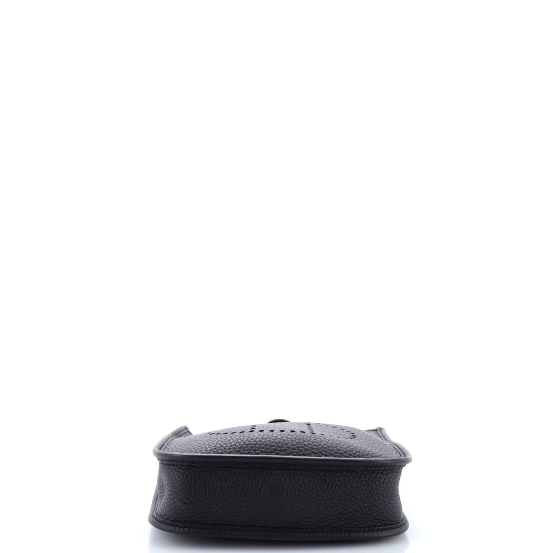 Louis Vuitton New Wave Chain Bag Quilted Leather PM: Sling the Louis Vuitton New Wave Chain Bag and it falls into the right spot at the hip, the strap sized to the wearer's natural reach. A luminous black palette carries the read, holding the surface lu