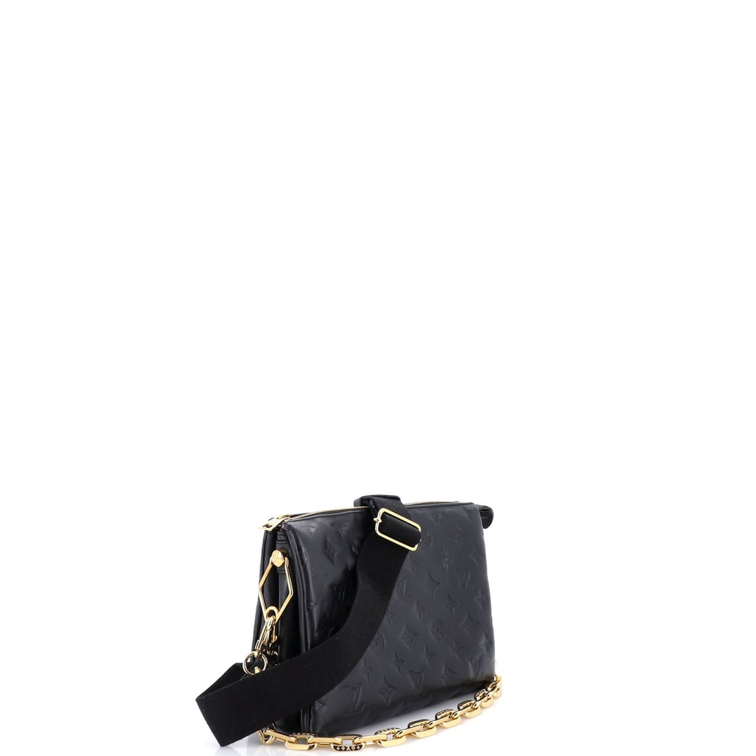 Chloe Multi Chain Camera Bag Leather Small: On the body, the Chloe Multi Chain Camera Bag settles fast, a carry profile tuned across decades of the line. A luminous brown palette carries the read, holding the surface luminous against the hardwa