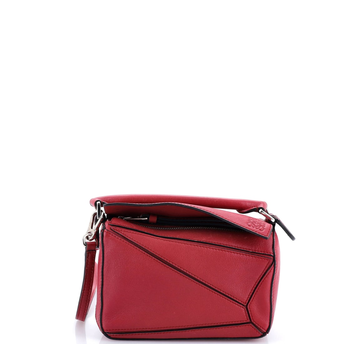 Loewe Puzzle Bag Leather Mini: Open the Loewe Puzzle Bag and the interior reads practical first, the kind of layout that quietly justifies the exterior presence. Cast in a saturated pink, the kind of palette that earns a second loo