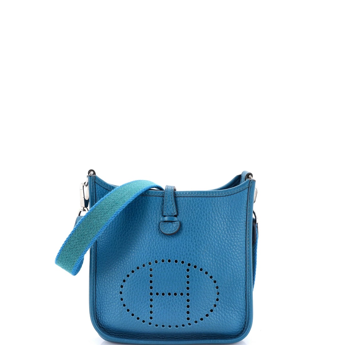 Hermes Evelyne Bag Gen III Clemence TPM: Within the Hermes Evelyne Bag Gen III, the interior is the kind of layout that improves the bag rather than just expanding it, the maison's small habit of intelligent organization. The material story 