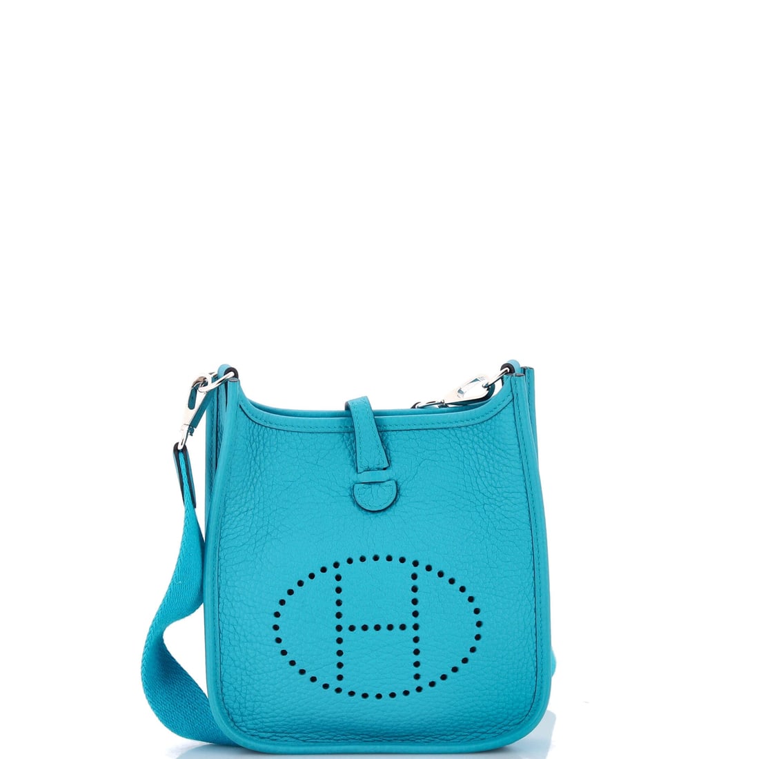 Hermes Evelyne Bag Gen III Clemence TPM: This Hermes Evelyne Bag Gen III continues a line of thinking the house has been polishing for years, with each version adjusting proportion and finish a degree at a time. Finished in Clemence, a suppl