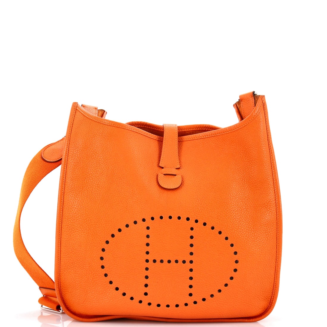 Hermes Evelyne Bag Gen III Clemence PM: Within the Hermes Evelyne Bag Gen III, the interior is the kind of layout that improves the bag rather than just expanding it, the maison's small habit of intelligent organization. The body reads in C