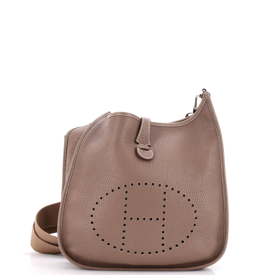 Hermes Evelyne Bag Gen III Clemence PM: Pull the Hermes Evelyne Bag Gen III open and the interior reads as quiet and capable, with pockets placed for the way bags are actually used. Built in Clemence, a supple grained calfskin that softens 