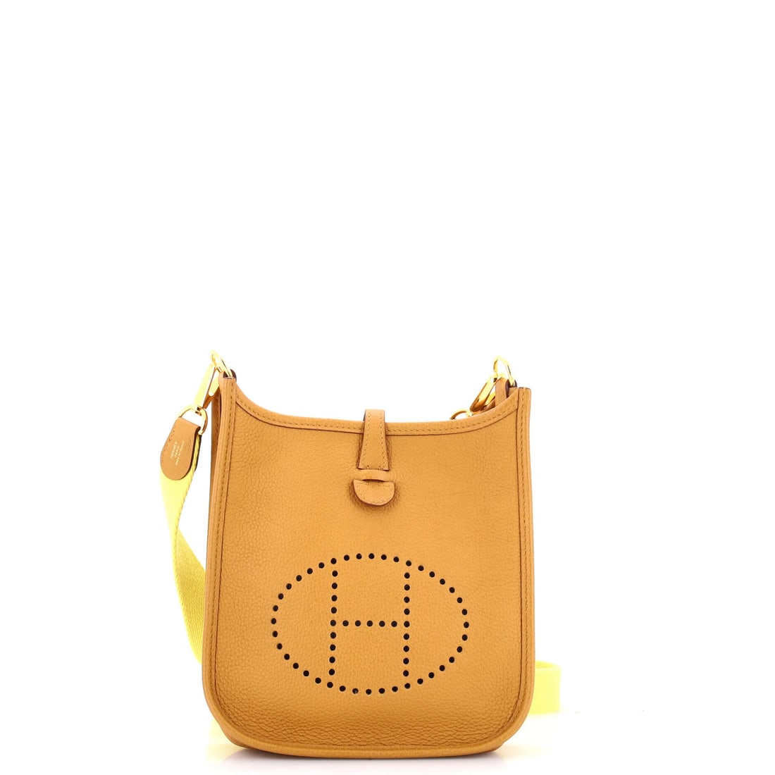 Hermes Evelyne Bag Gen III Maurice TPM: Cut at TPM, the Hermes Evelyne Bag Gen III balances presence against portability with the maison's usual judgment. The material story here is Maurice, a heavily grained calfskin with a pronounced pebb