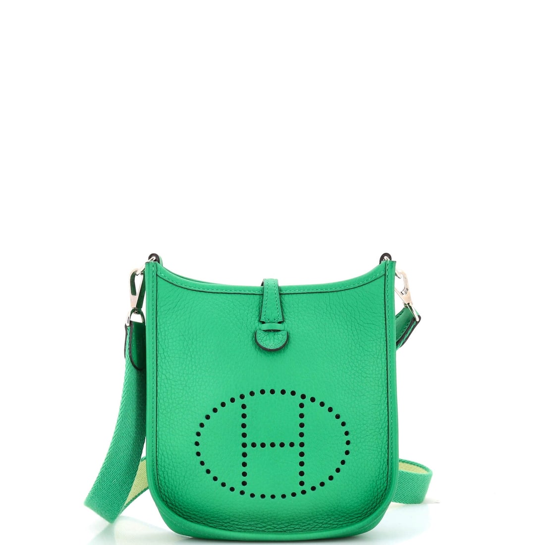 Hermes Evelyne Bag Gen III Clemence TPM: The Hermes Evelyne Bag Gen III arrives as a refined entry in the maison's ongoing handbag conversation, picking up cues from earlier silhouettes while reading thoroughly current. Worked in Clemence, a