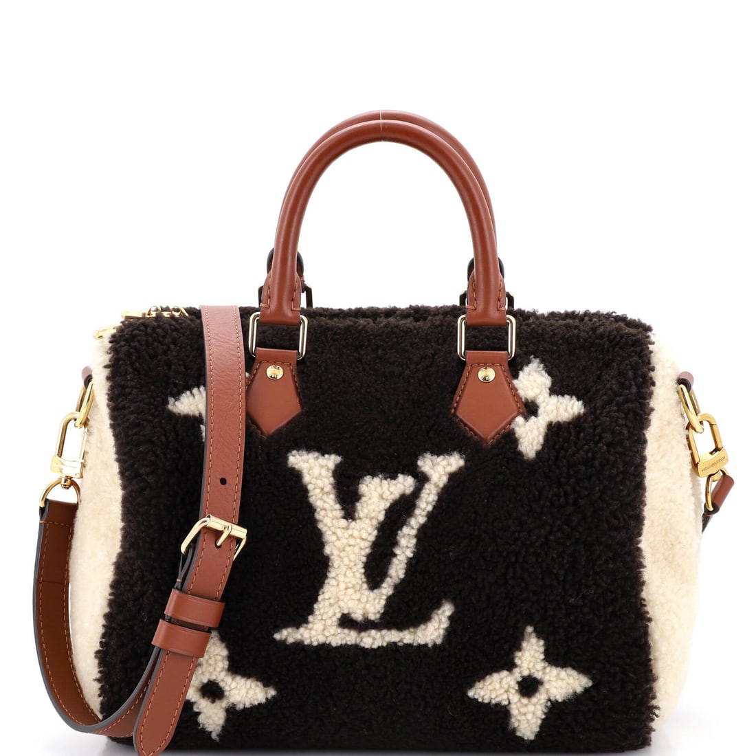 Louis Vuitton Speedy Bandouliere Bag Monogram Giant Teddy Fleece 25: From the outside in, the Louis Vuitton Speedy Bandouliere Bag reads as a settled exterior, its lines tuned to look right whether seen across a room or held in the hand. The material story here is mono