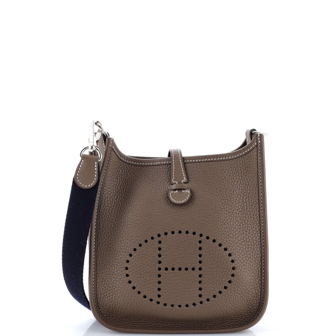 Hermes Evelyne Bag Gen III Clemence TPM: Sized in TPM, the Hermes Evelyne Bag Gen III occupies the sweet spot of the model family, large enough to carry the essentials and small enough to read polished. Worked in Clemence, a supple grained c
