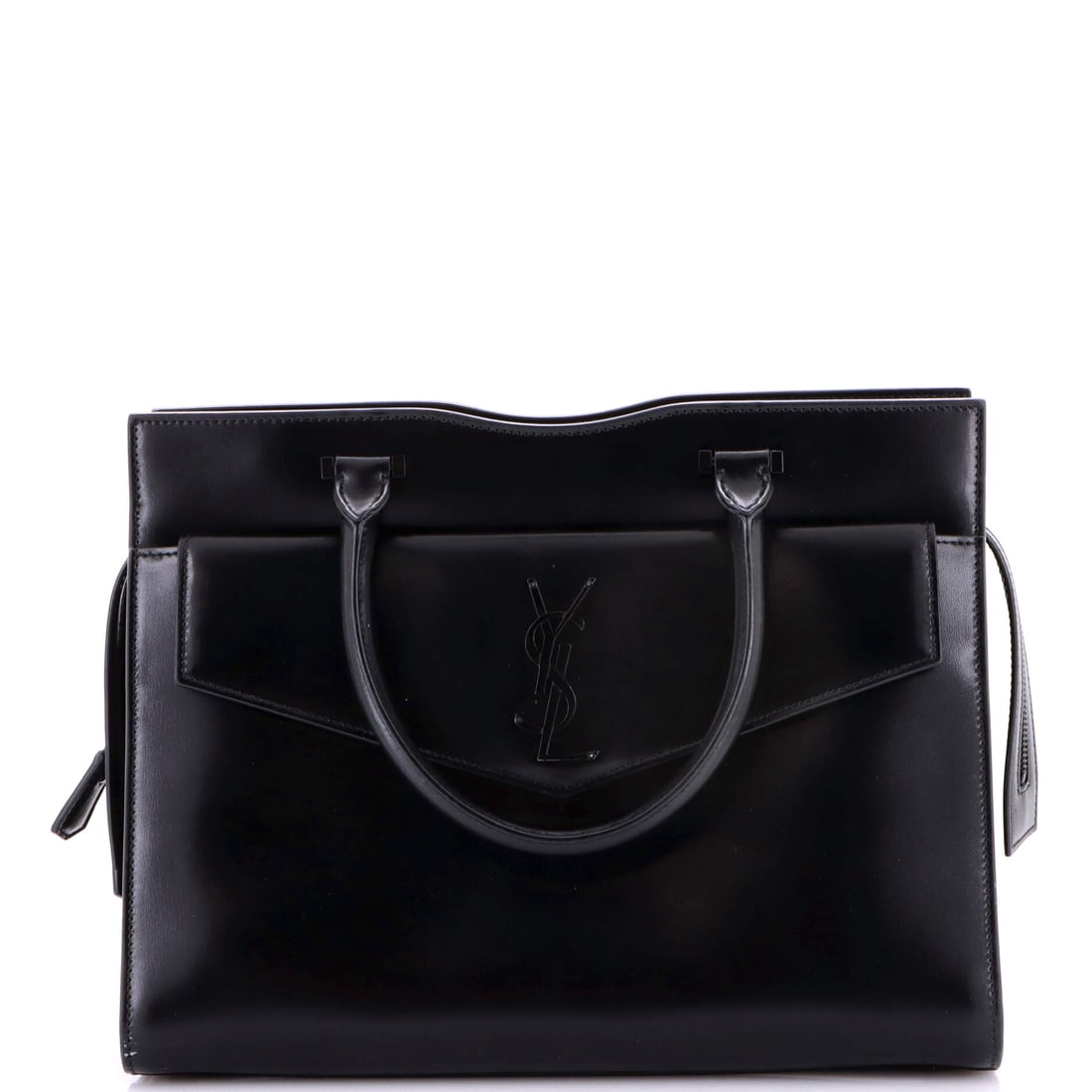 Hermes Evelyne Bag Gen III Clemence TPM: In the TPM proportion, the Hermes Evelyne Bag Gen III reads as the practical choice within the family, balanced for daily wear without sacrificing presence. The body reads in Clemence, a supple graine