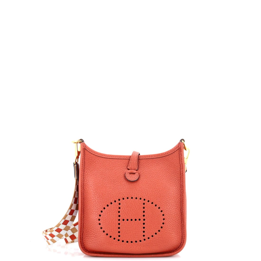 Hermes Evelyne Bag Gen III Clemence TPM: Opened up, the Hermes Evelyne Bag Gen III reveals an interior tuned for daily use rather than for display, with the house's familiar attention to pocket placement. The body reads in Clemence, a supple