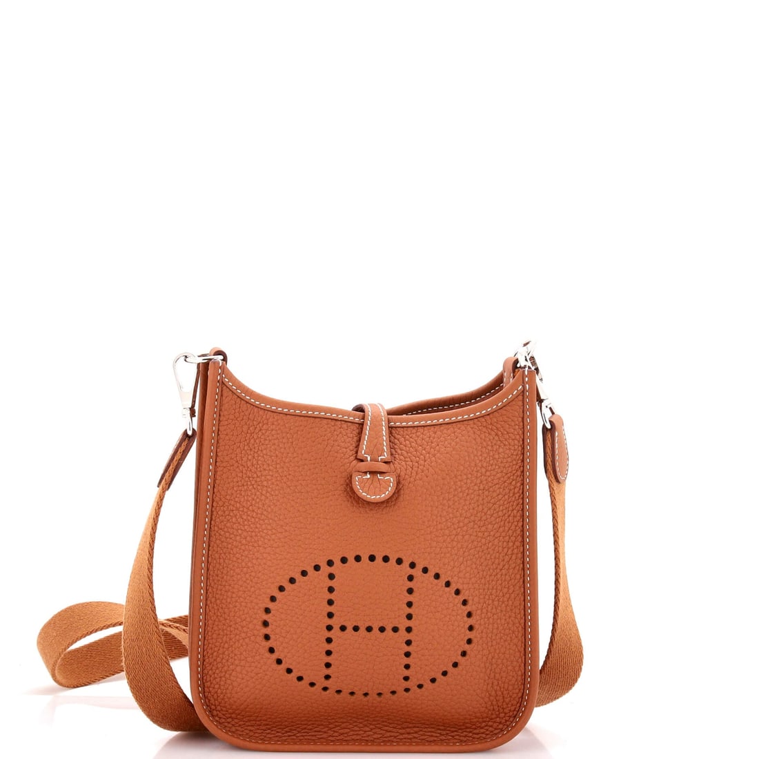 Hermes Evelyne Bag Gen III Clemence TPM: What carries the Hermes Evelyne Bag Gen III most is its material - Clemence, a supple grained calfskin that softens beautifully with daily use - chosen to age into the bag rather than against it. Stit