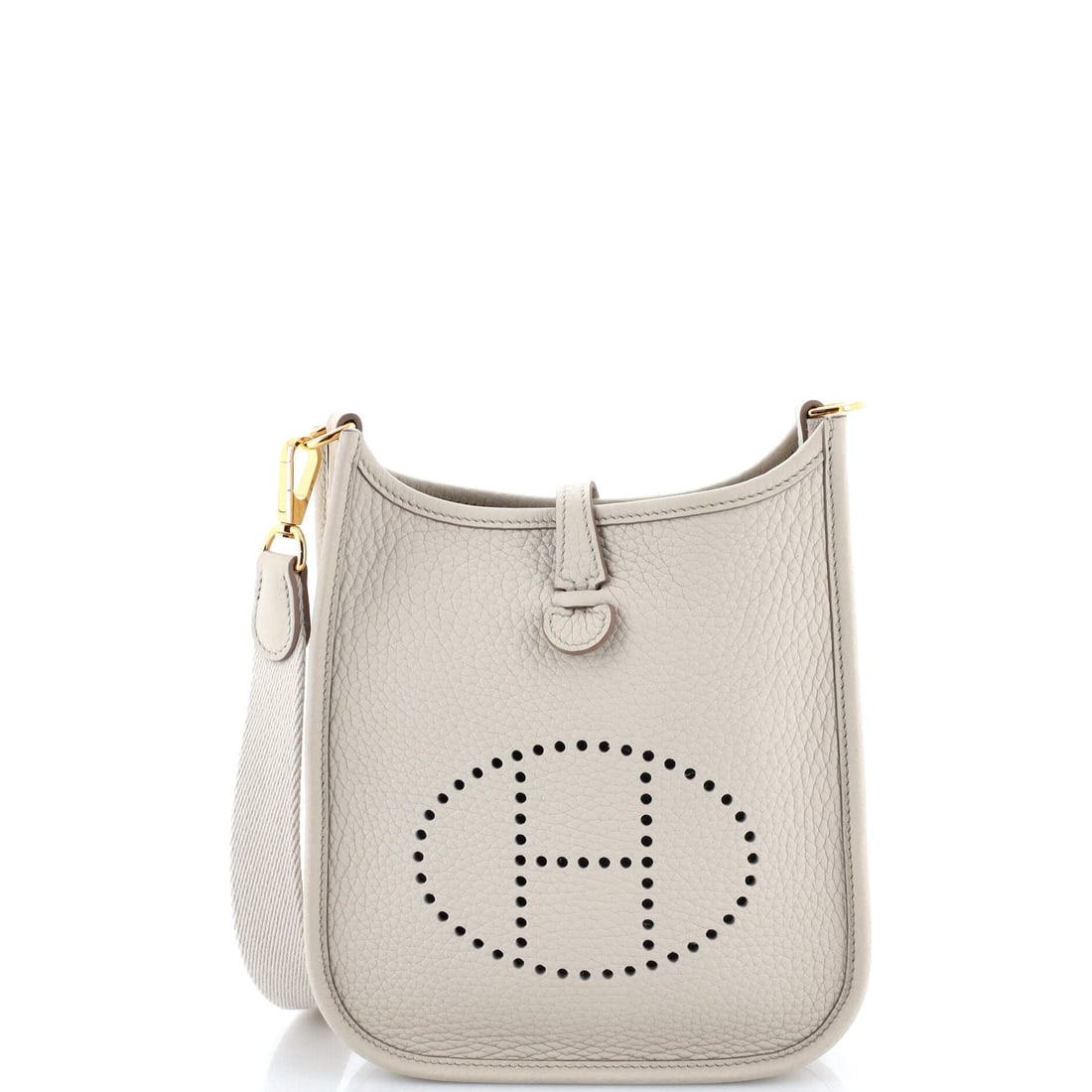 Hermes Evelyne Bag Gen III Clemence TPM: The Hermes Evelyne Bag Gen III opens into the kind of interior the house designs for real life, with the layout calibrated to what actually moves in and out of a bag through a day. The body reads in C