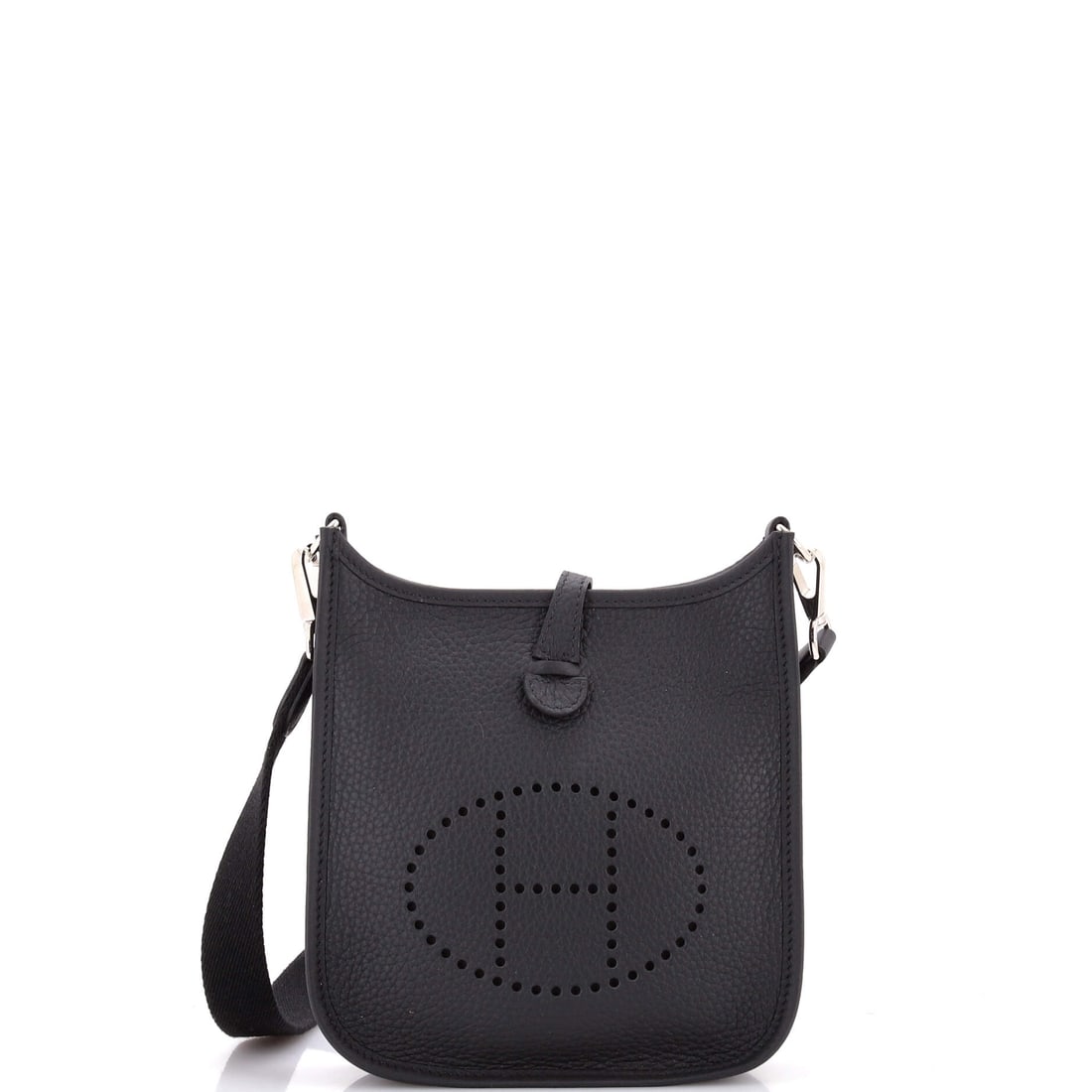 Hermes Evelyne Bag Gen III Clemence TPM: Within the Hermes Evelyne Bag Gen III, the interior is the kind of layout that improves the bag rather than just expanding it, the maison's small habit of intelligent organization. The material story 