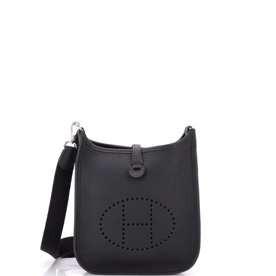 Hermes Evelyne Bag Gen III Clemence TPM: Closure to feet, the Hermes Evelyne Bag Gen III carries hardware the maison clearly fussed over, the small details that separate house-level work from factory-level work. Finished in Clemence, a suppl