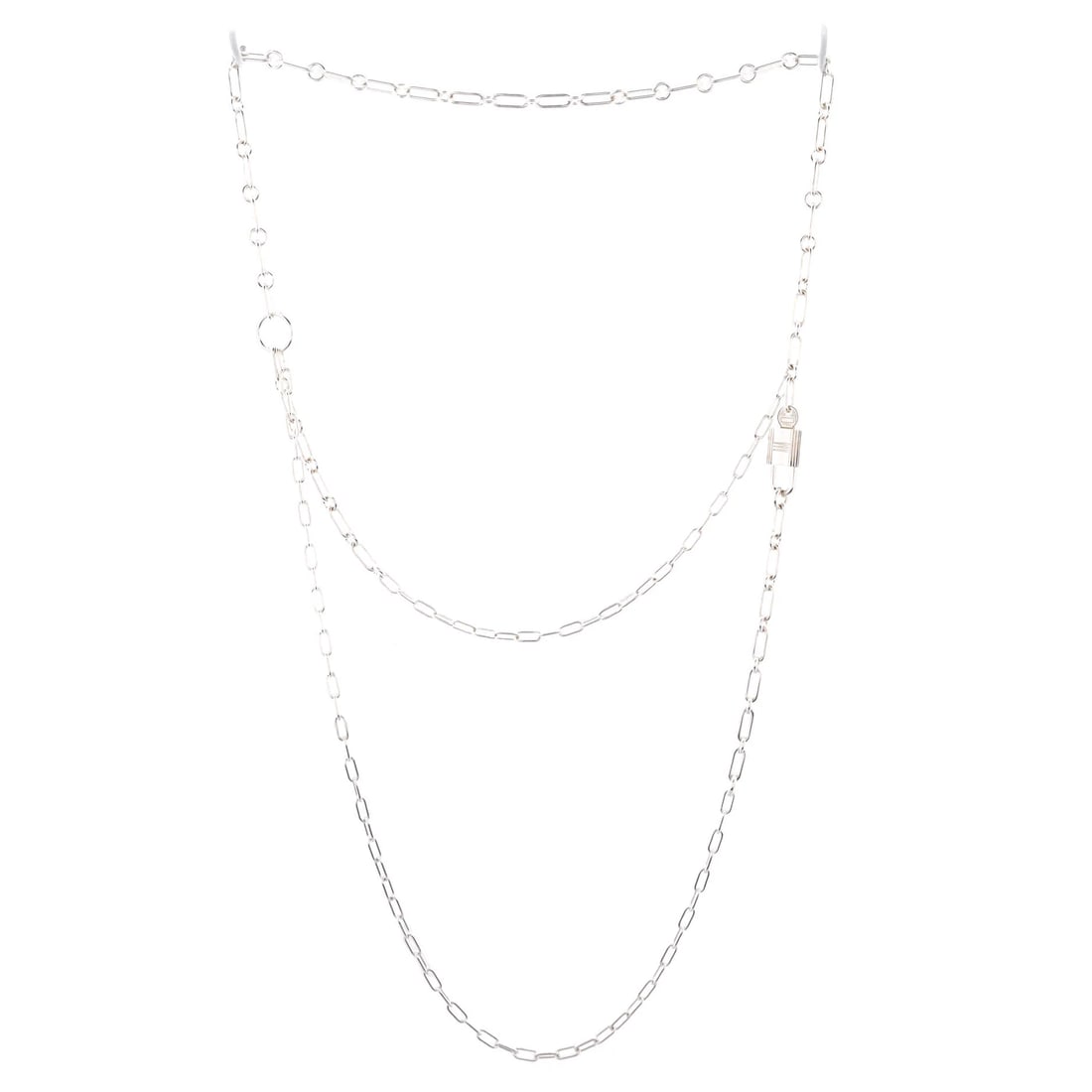 Hermes Alphakelly Long Necklace Sterling Silver: Here is the Hermes Alphakelly Long Necklace Sterling Silver, finished in sterling silver. The sterling silver finish lends a consistent color across the form. Worn close to the skin, it keeps a quiet,