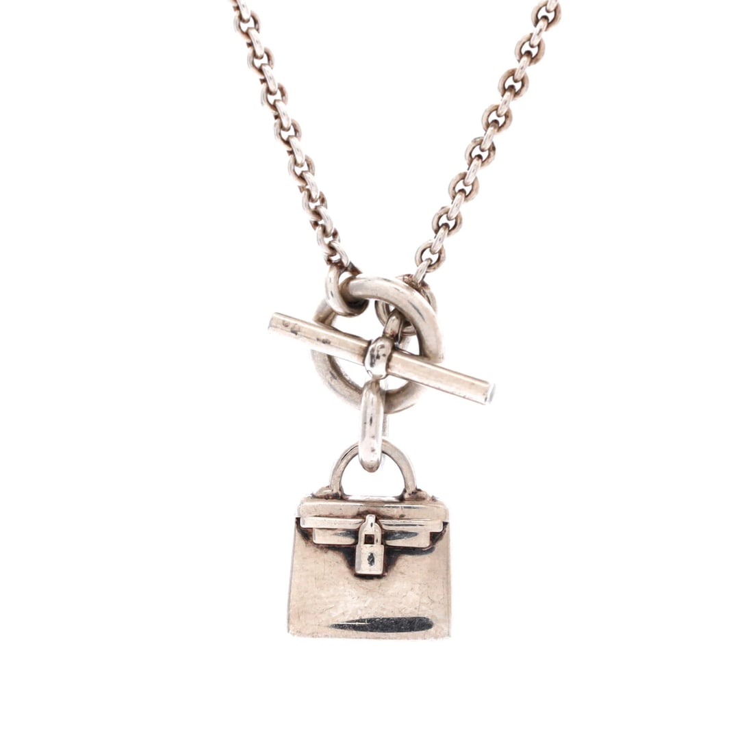 Hermes Birkin Amulette Pendant Necklace Sterling Silver: Up for bidding is the Hermes Birkin necklace. The material is sterling silver. The sterling silver finish lends a consistent color across the form. Collectors know that the Birkin remains one of the m