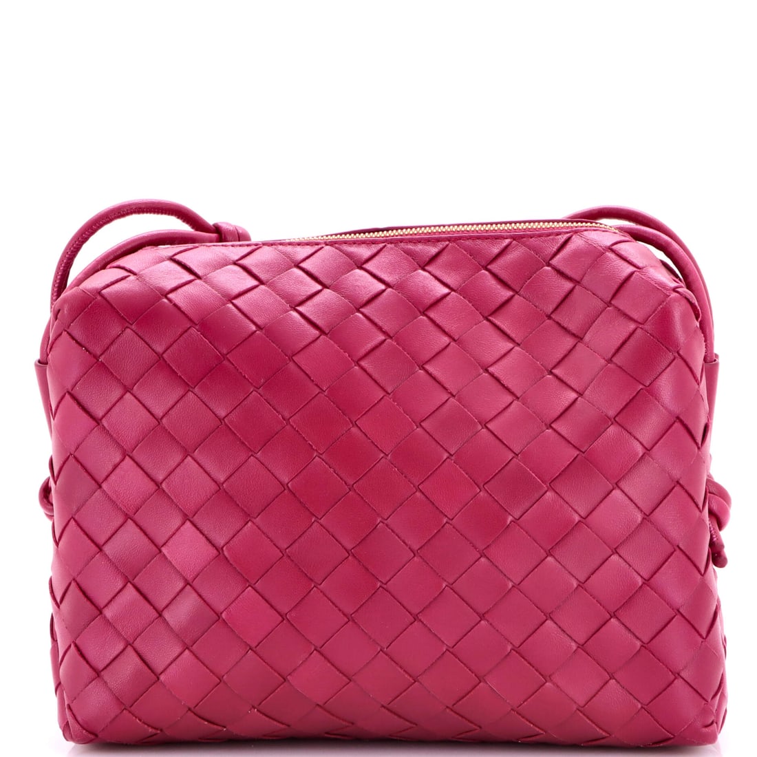 Bottega Veneta Loop Crossbody Bag Intrecciato Nappa Medium: Bottega Veneta Loop Crossbody Bag Intrecciato Nappa Medium enters the salon with a clear, recognizable profile. It comes in a medium scale. The surface is the house's signature Intrecciato woven