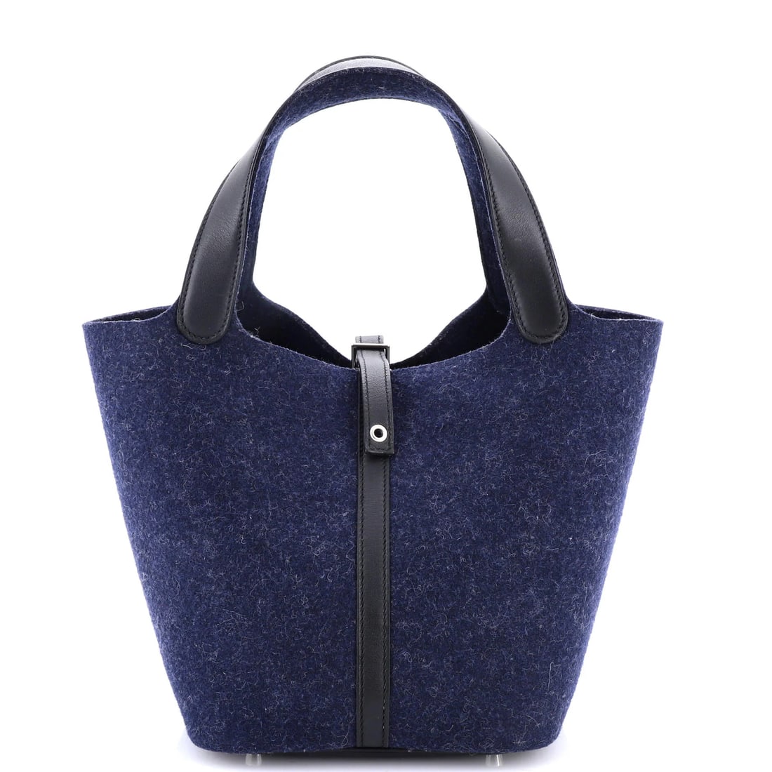 Louis Vuitton Pochette Voyage No.7 Trunk L'Oeil Vintage Monogram Canvas MM: A Louis Vuitton Pochette piece, offered on its own merits. The surface is Monogram coated canvas. Reviewed for authenticity and offered with Maison de Beaubigonne's guarantee. Within the house's