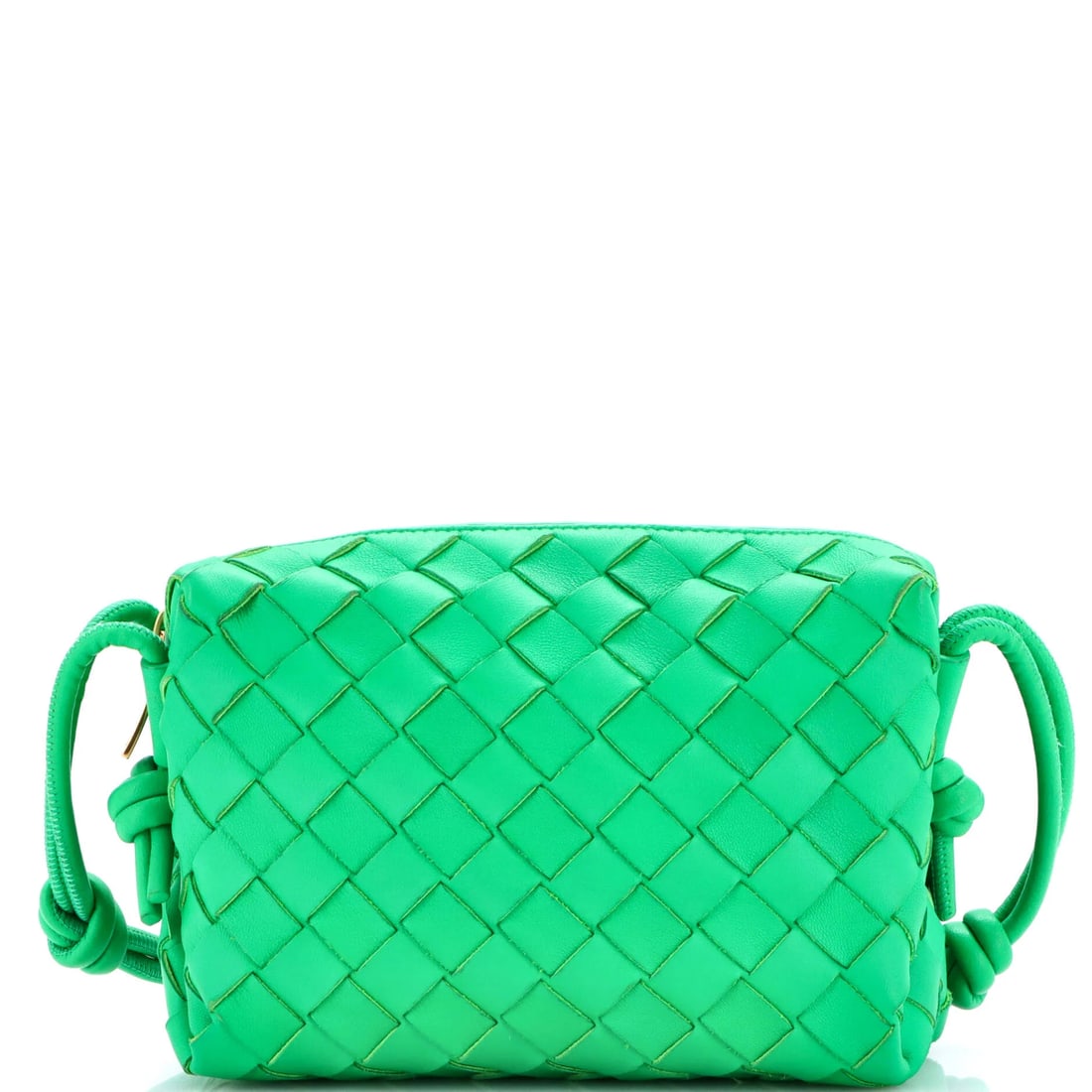Louis Vuitton Neverfull Tote Monogram Canvas MM: The Louis Vuitton Neverfull tote arrives in Monogram coated canvas. It is offered in the medium MM size. Authenticity is assured, with Maison de Beaubigonne standing behind the lot. Recorded dimension