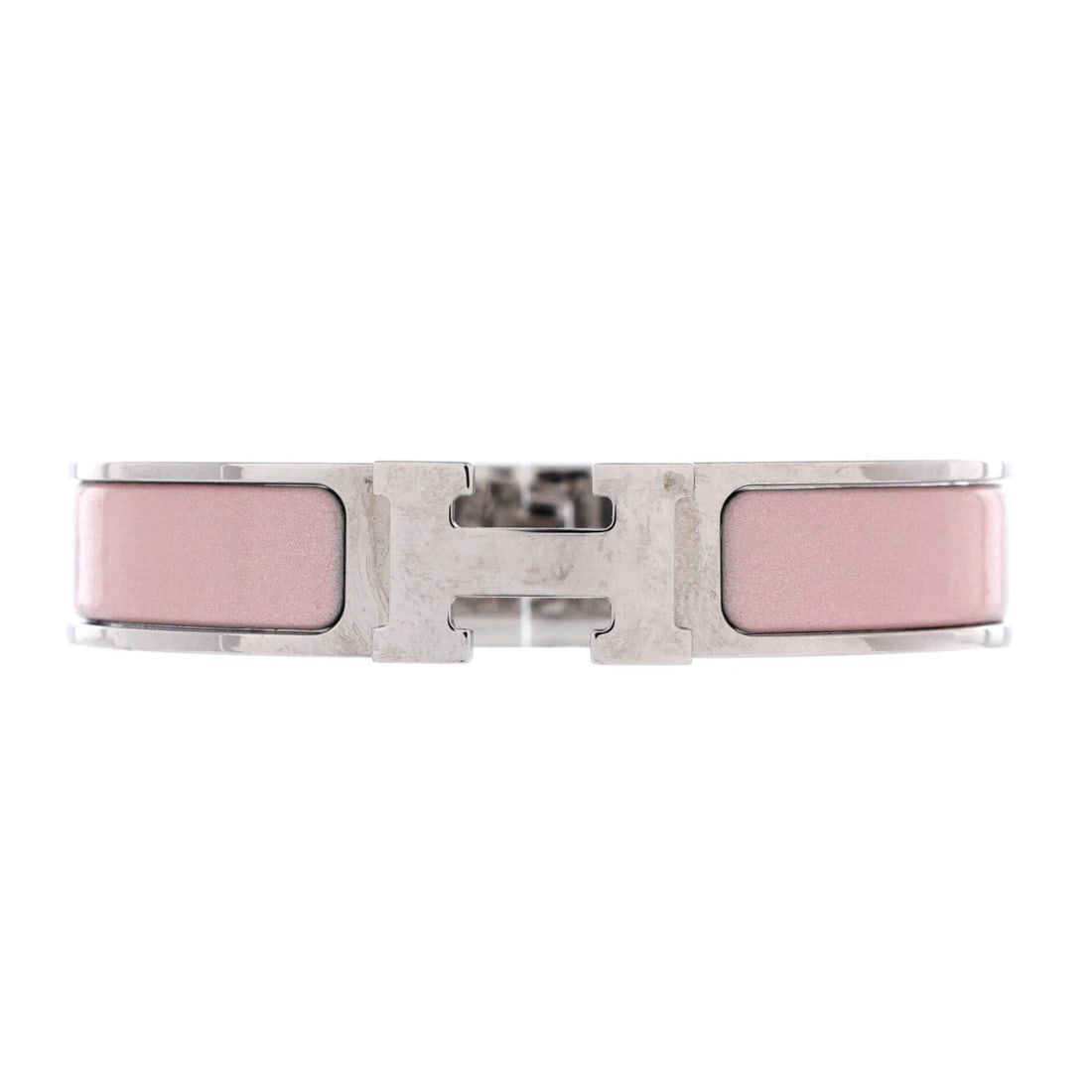 Bottega Veneta Cassette Belt Bag Maxi Intrecciato Leather: Bottega Veneta Cassette Belt Bag Maxi Intrecciato Leather enters the salon with a clear, recognizable profile. Recorded dimensions are roughly 7 x 4 x 2.5 in. The Cassette is built around the house's 