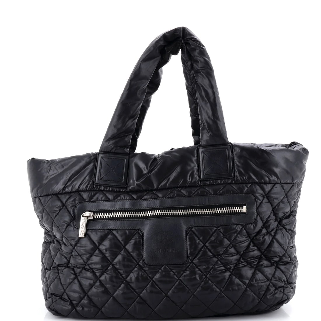 Hermes Convoyeur Crossbody Bag Evercolor Mini: A Hermes Convoyeur Crossbody Bag Evercolor Mini, offered on its own merits. It comes in a mini scale. Recorded dimensions are roughly 6 x 4.5 x 1.5 in. The hardware sits cleanly against the surface. T