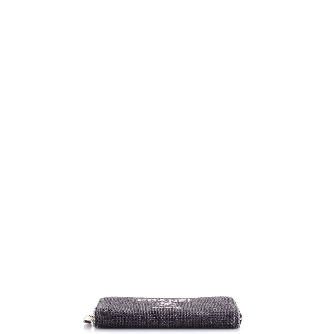 Chanel 22 Chain Hobo Quilted Stitched Denim Mini: Chanel Chain Hobo Stitched opens this lot with the kind of confident structure that needs little explanation, rendered in quilted denim. Presented in the Mini size for an easy, everyday footprint. Siz