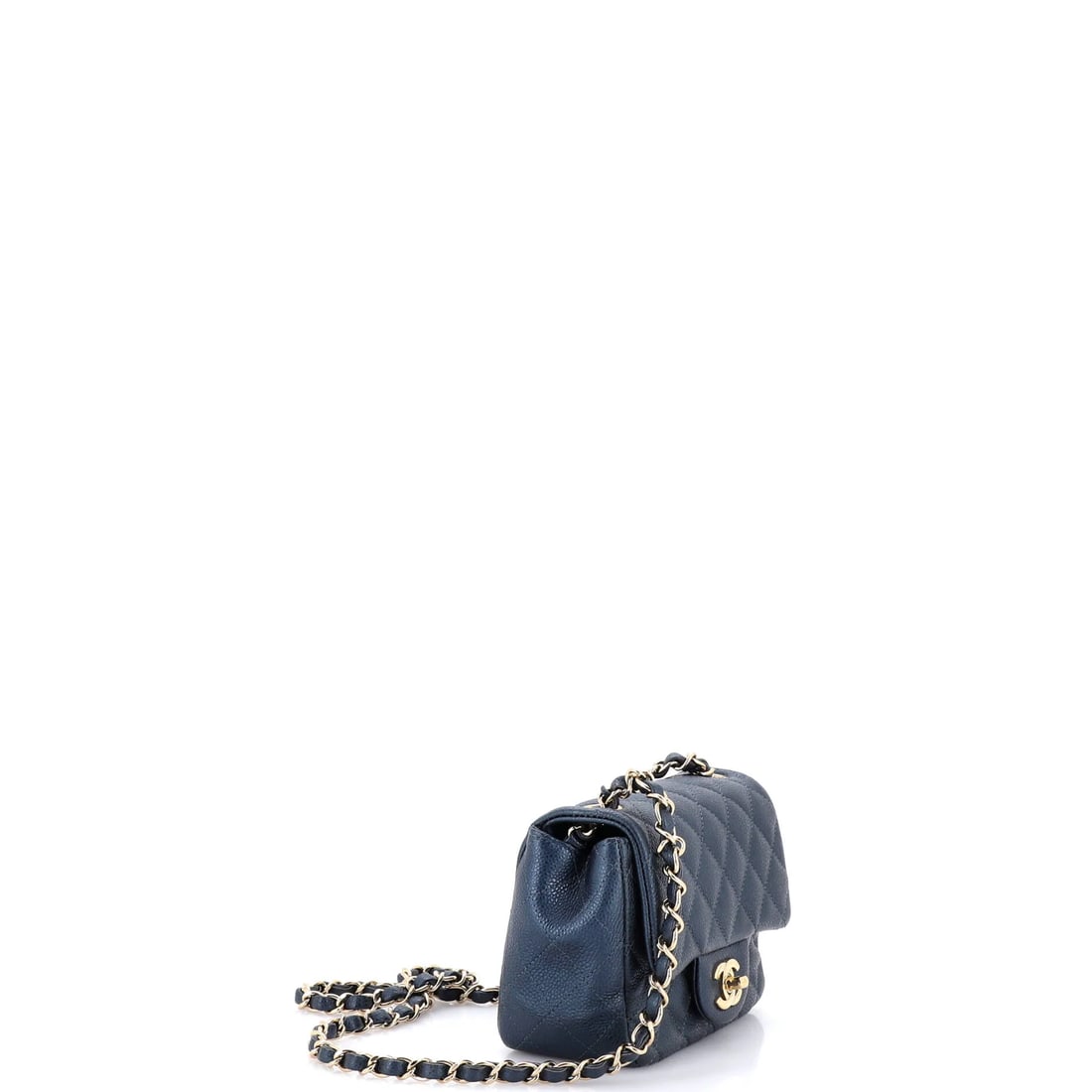 Chanel 22 Chain Hobo Quilted Caviar Small: Crisp and self-assured, the Chanel Chain Hobo wears its house identity without raising its voice, rendered in quilted caviar leather. Presented in the Small size for an easy, everyday footprint. Measu