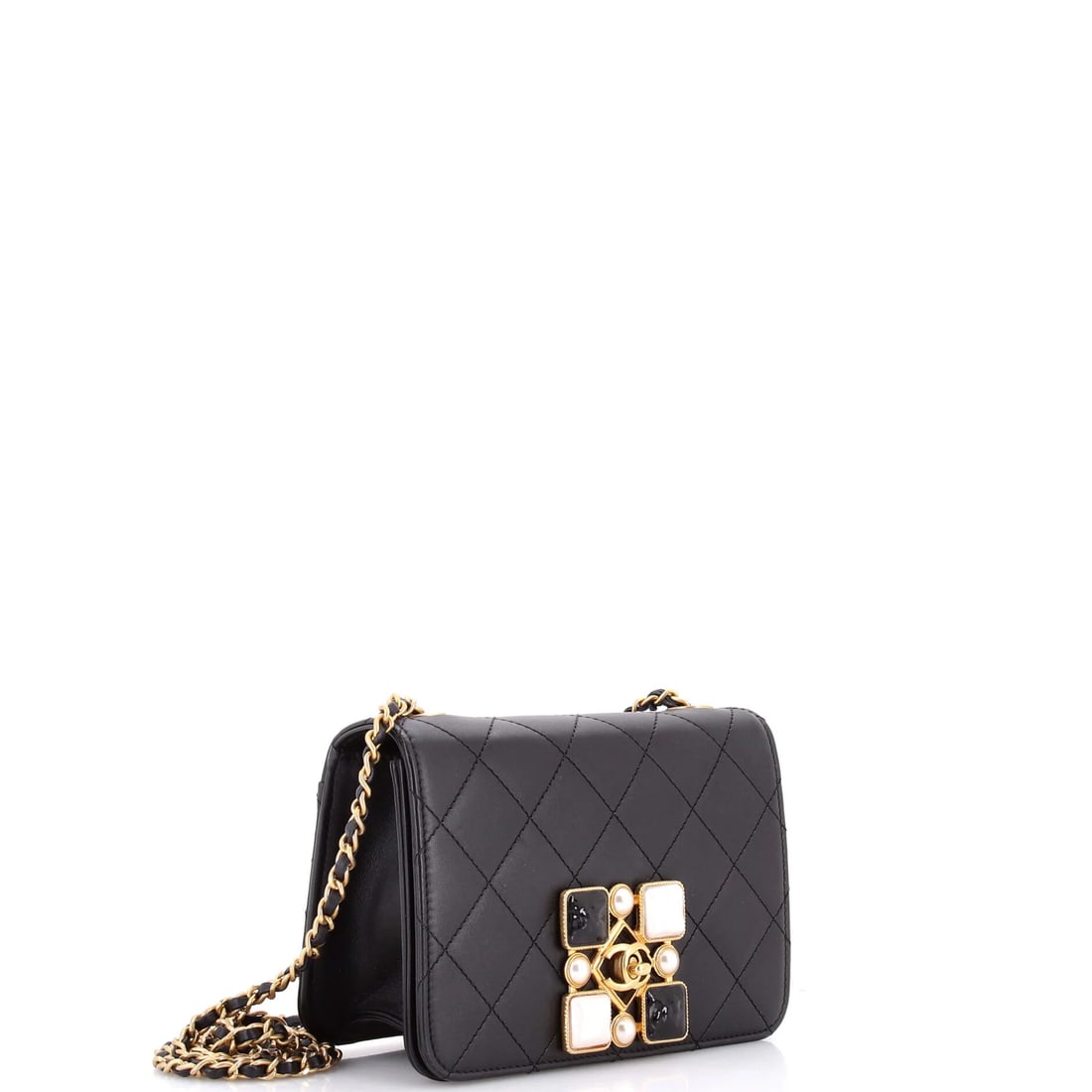 Chanel Wavy CC Hobo Quilted Crumpled Calfskin Medium: Chanel's Wavy CC Hobo Crumpled leads with disciplined lines and a carry profile built for real use, rendered in quilted calfskin leather. Presented in the Medium size for an easy, everyday footprint. 