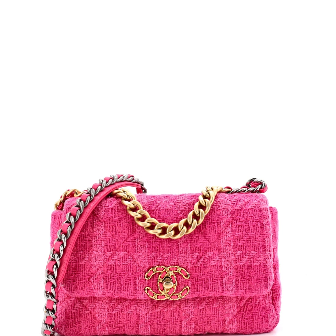 Chanel Reissue 2.55 Flap Bag Chevron Sheepskin 225: Presented here is the Chanel Reissue 2.55 Flap Bag Chevron Sheepskin 225, a piece whose form and house identity register at a glance. Measuring about 6 by 9.5 by 3 inch, the piece has enough structure