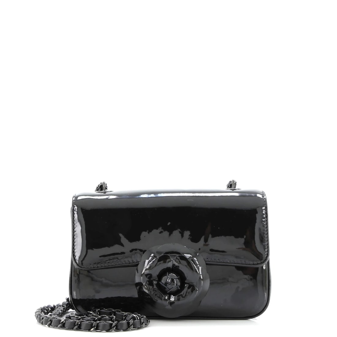 Chanel CC Curvy Flap Bag Quilted Calfskin Jumbo: Crisp and self-assured, the Chanel CC Curvy Flap Bag wears its house identity without raising its voice, rendered in quilted calfskin leather. Presented in the Jumbo size for an easy, everyday footpri