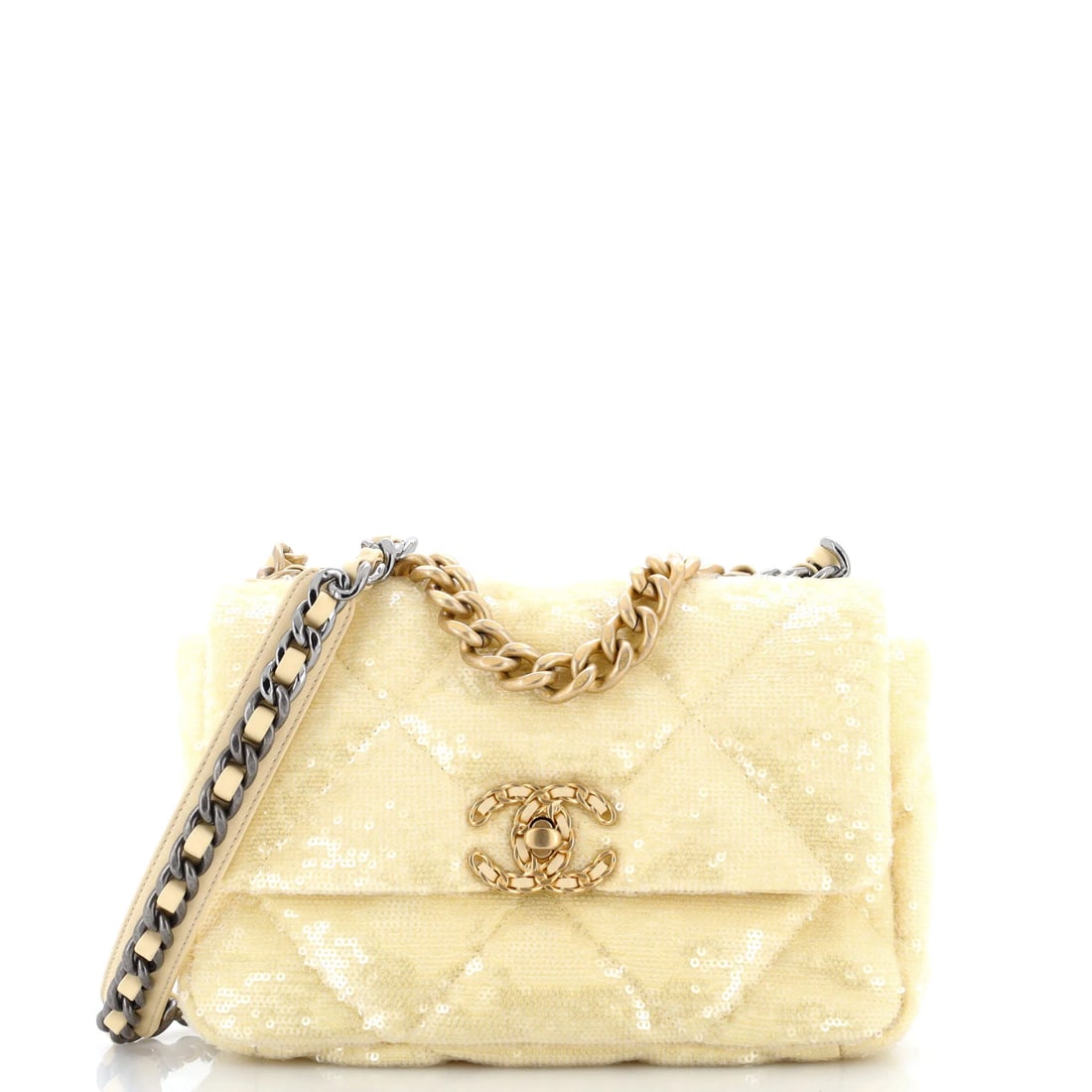 Chanel Square Top Handle Flap Bag Quilted Shiny Caviar Mini: From Chanel, the Square Top Handle Flap Bag Shiny arrives with the poise of a design that knows exactly what it is, rendered in quilted caviar leather. Presented in the Mini size for an easy, everyday