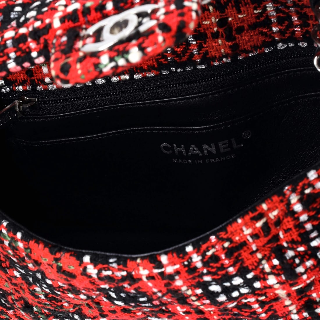 Chanel Classic Single Flap Bag Quilted Patent Mini: Crisp and self-assured, the Chanel Single Flap Bag wears its house identity without raising its voice, rendered in quilted patent. The Classic format strikes a versatile middle ground in the line. At 