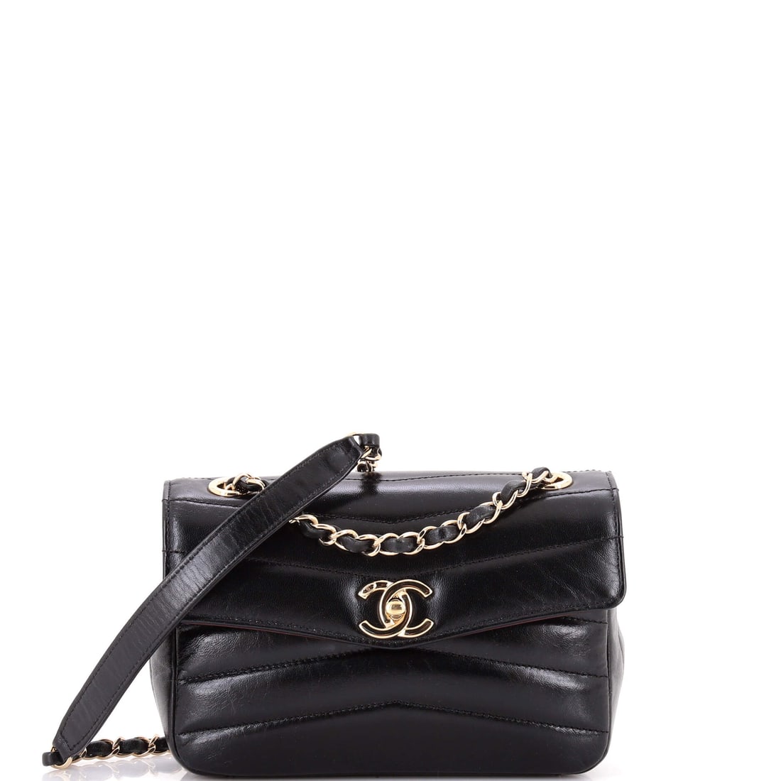 Chanel Boy Flap Bag Quilted Calfskin New Medium: From Chanel, the Boy Flap Bag New arrives with the poise of a design that knows exactly what it is, rendered in quilted calfskin leather. Presented in the Medium size for an easy, everyday footprint. 
