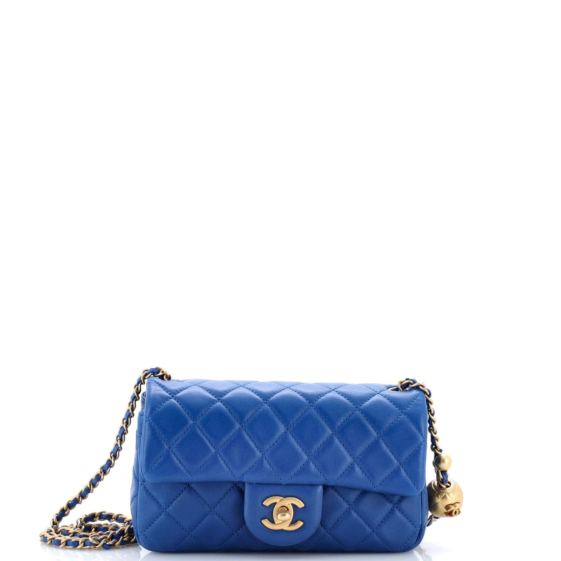 Chanel Vintage Diana Flap Bag Quilted Lambskin Medium: The Chanel Vintage Diana Flap Bag announces itself through clean architecture and a silhouette that reads clearly from across a room, rendered in quilted lambskin leather. It comes in the Medium size,