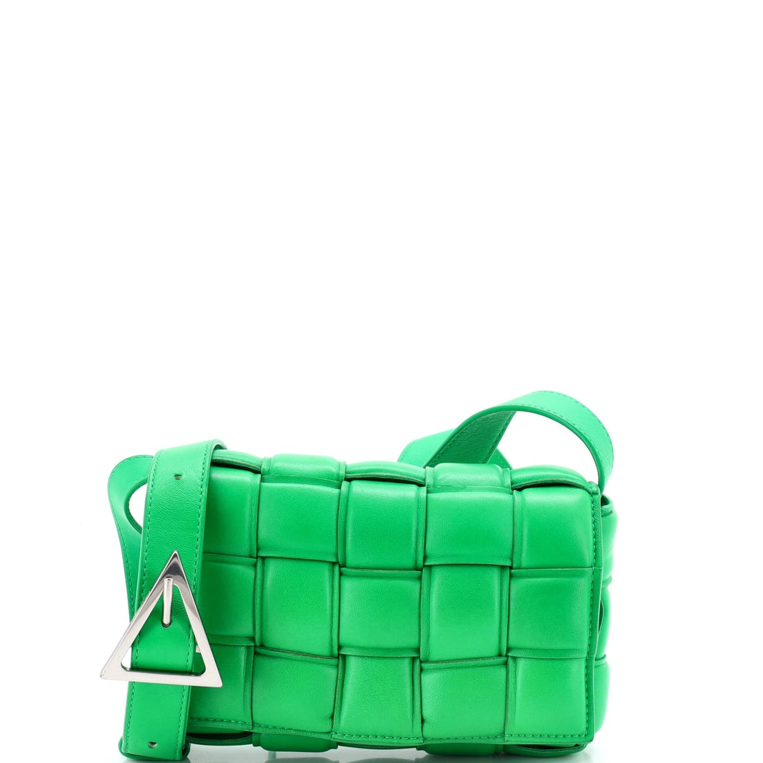 Bottega Veneta Cassette Crossbody Bag Padded Maxi Intrecciato Leather: Bottega Veneta Cassette Crossbody Bag, cut in padded maxi Intrecciato leather. Squared and softly padded, it works crossbody or short on the shoulder. It carries at 8"W x 5"H x 2"D, 5.5" handle drop a