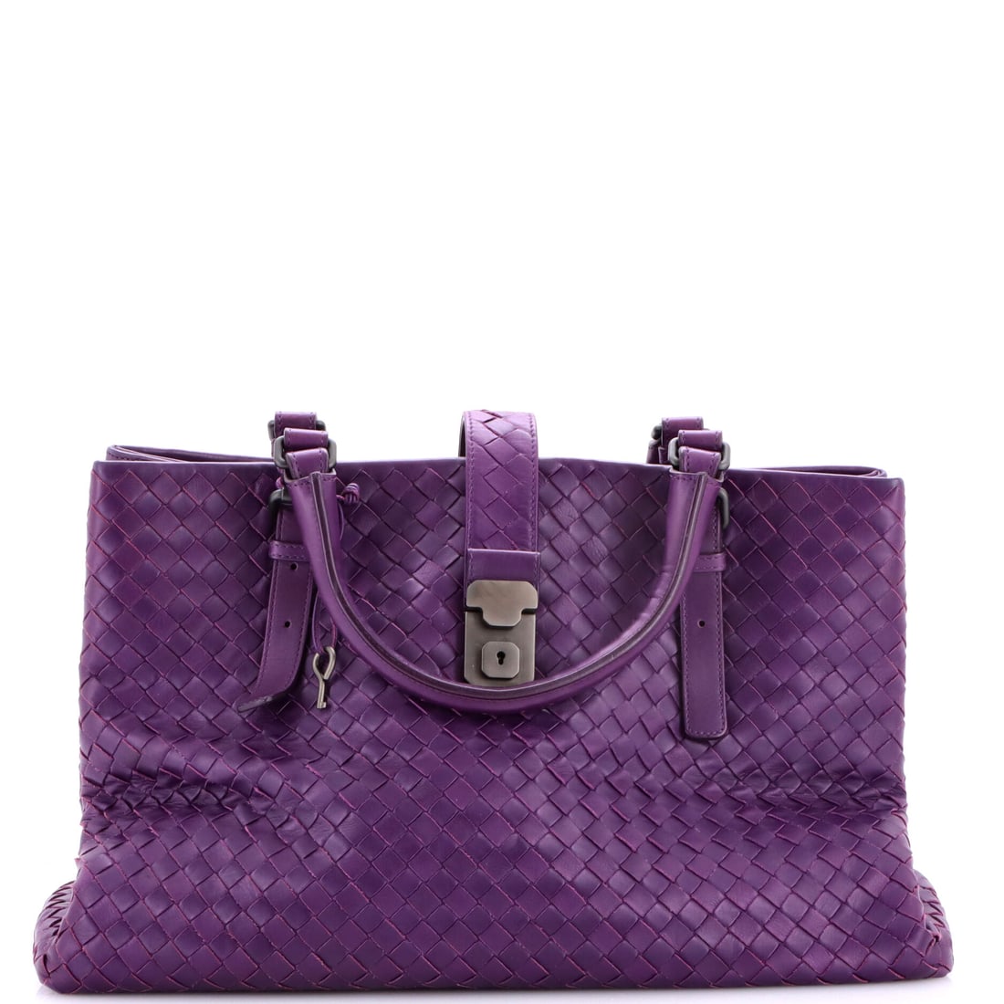 Bottega Veneta Roma Bag Intrecciato Nappa: Bottega Veneta's Roma Bag in Intrecciato nappa. A roomy bag with a soft, slouchy build that settles naturally on the shoulder. At 15"W x 9.5"H x 7"D, 5.5" handle drop and 23" strap drop, the proportio